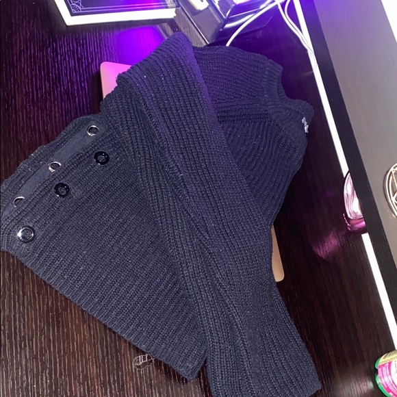 CHARLOTTE RUSSE CROP TOP SWEATER - Picture 2 of 4